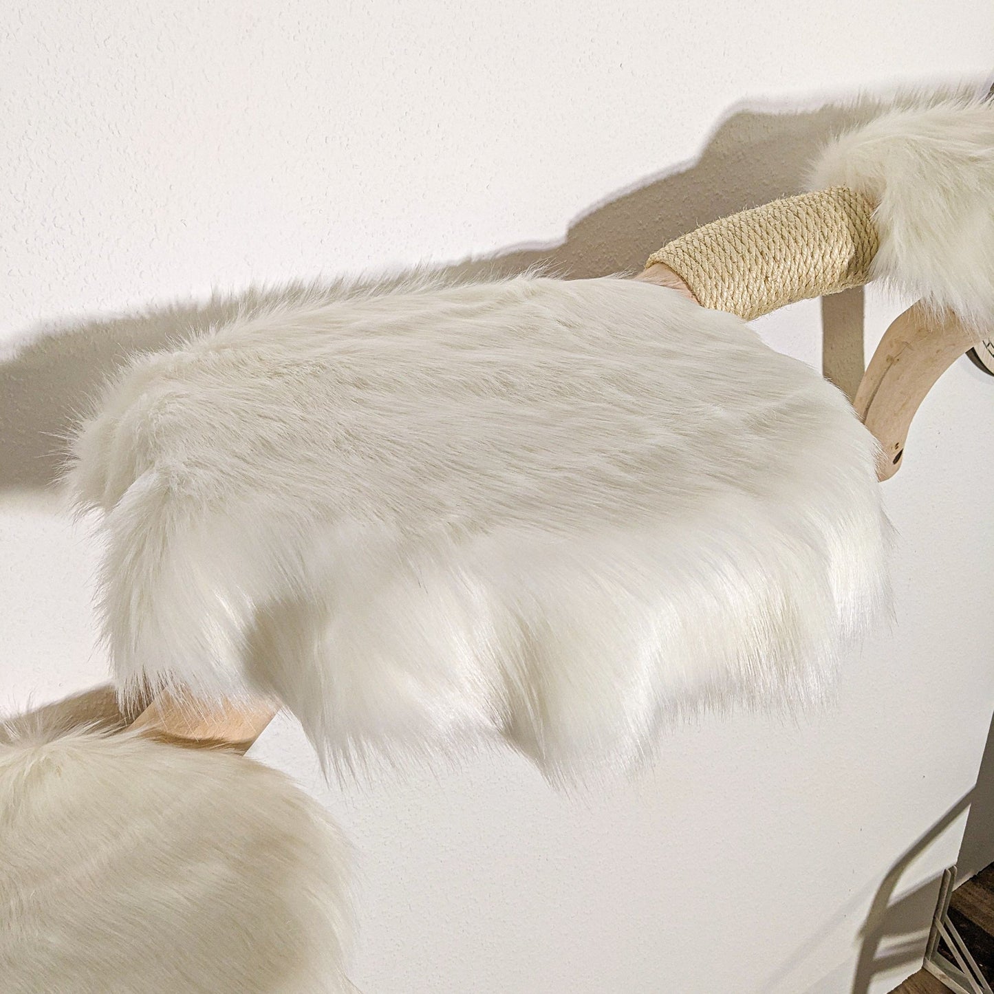 Wall-Mounted Natural Cat Tree 215 cm Length Cat Tree Natural Wood Design