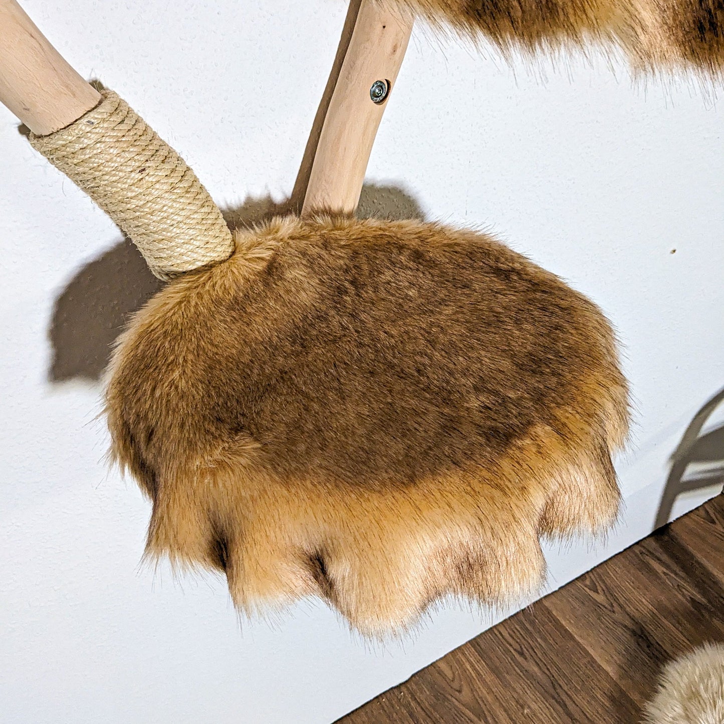 Wall-Mounted Natural Cat Tree 110 cm Length Cat Tree Natural Wood Design