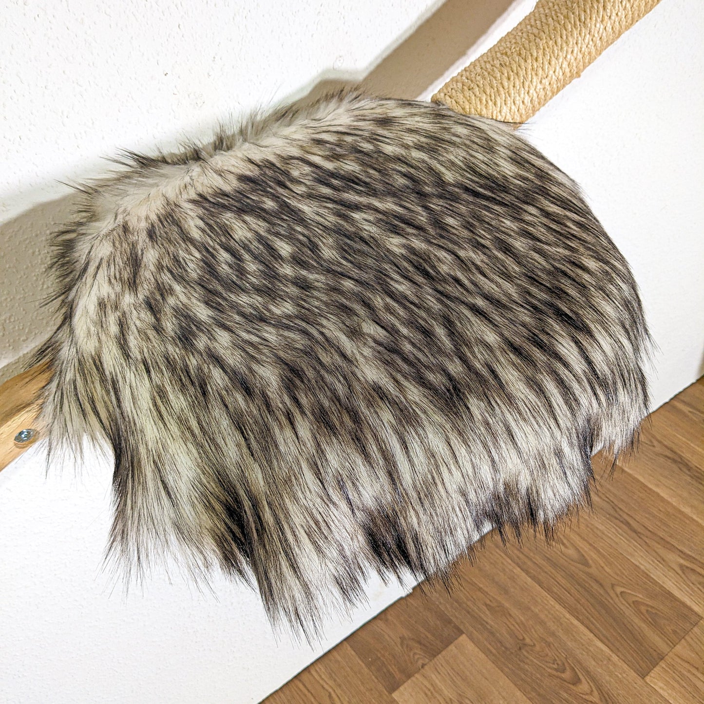 Wall-Mounted Natural Cat Tree 255 cm Length Cat Tree Natural Wood Design