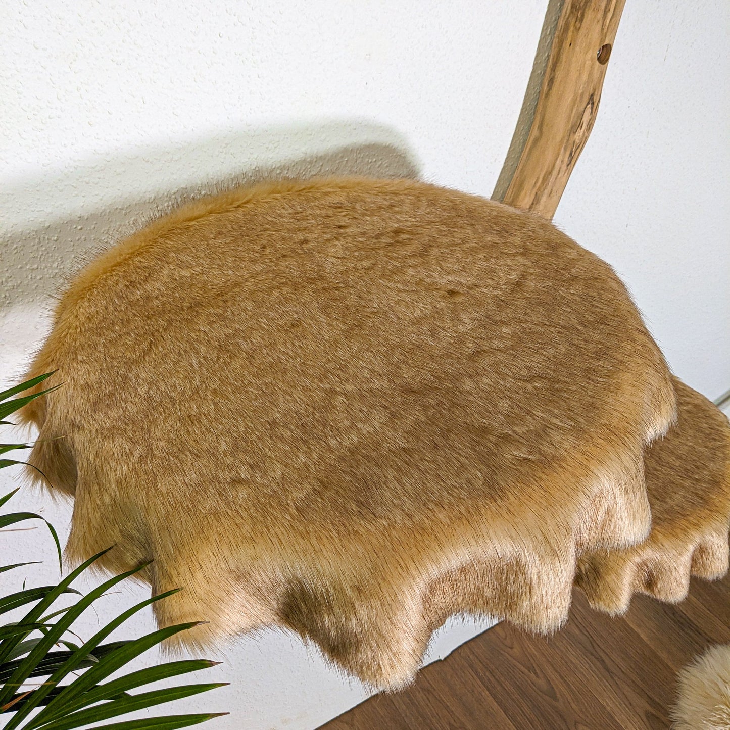 Wall-Mounted Cat Tree 143 cm Height Cat Tree Natural Wood Design