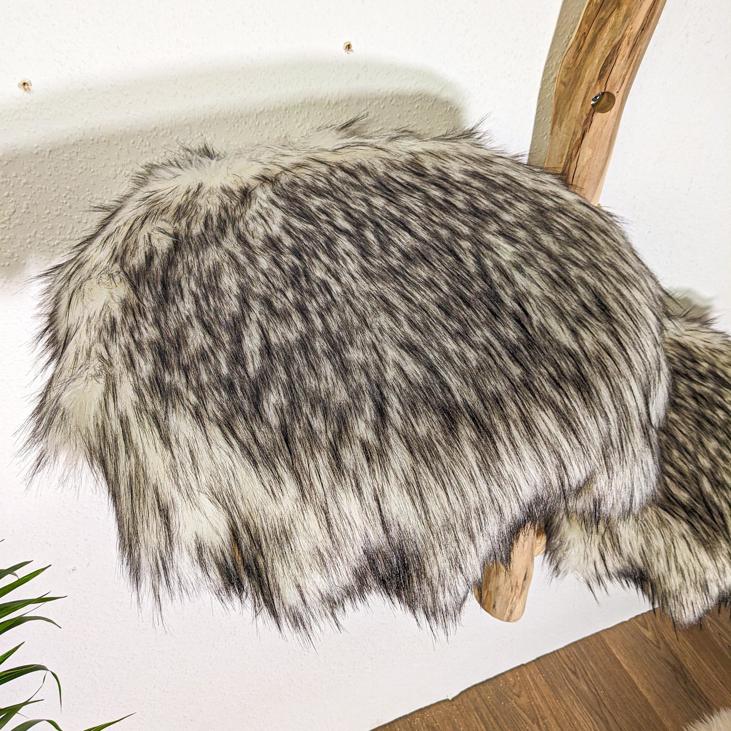 Wall-Mounted Natural Cat Tree 142 cm Height Cat Tree Natural Wood Design