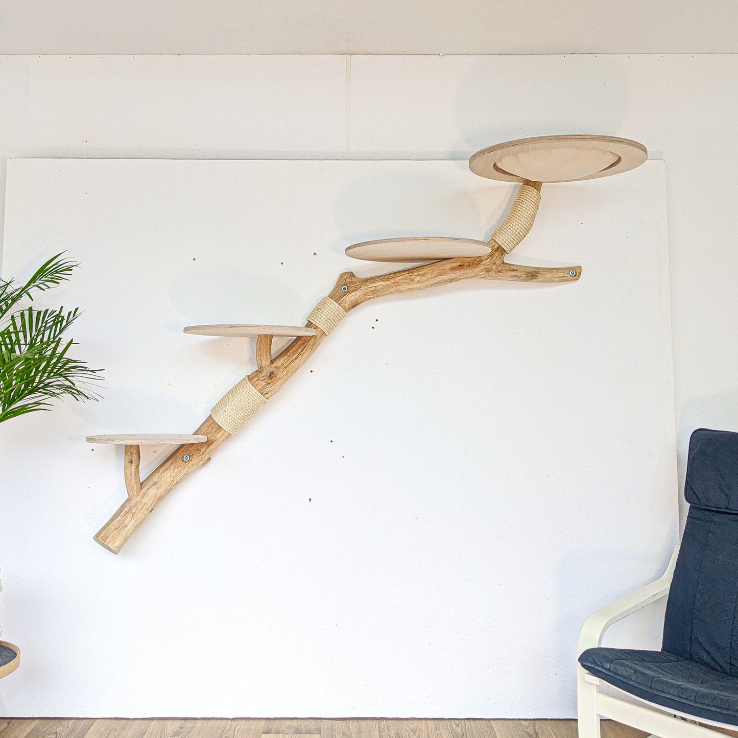 Wall-Mounted Cat Tree 190 cm Length Cat Tree Natural Wood Design