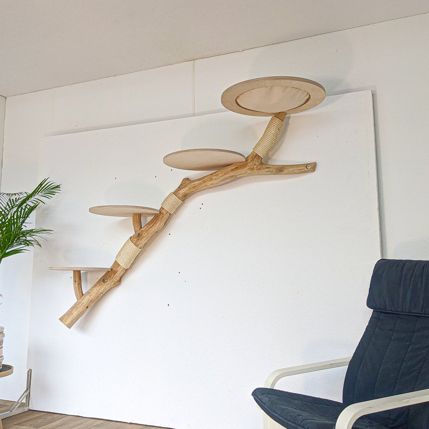 Wall-Mounted Cat Tree 190 cm Length Cat Tree Natural Wood Design
