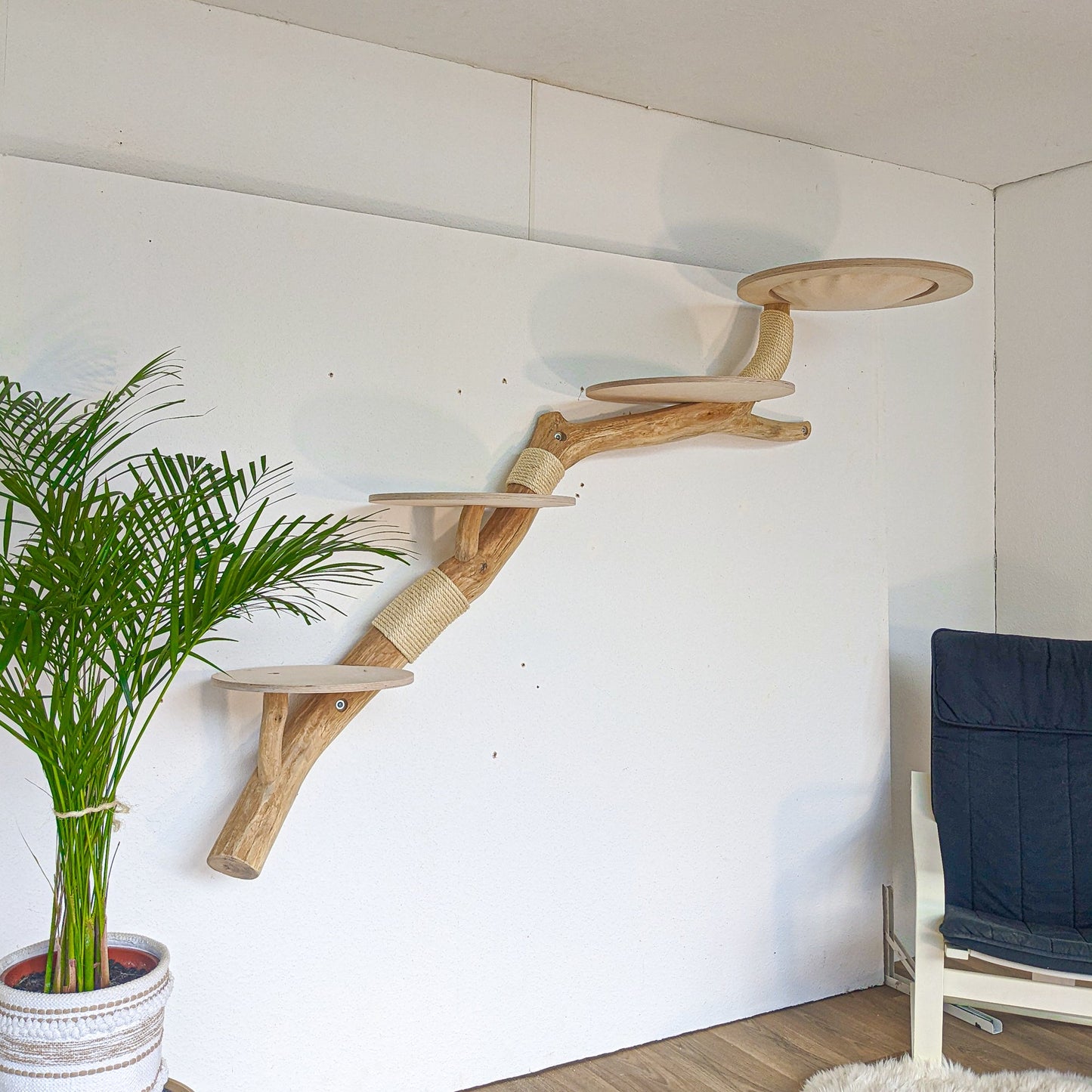 Wall-Mounted Cat Tree 190 cm Length Cat Tree Natural Wood Design